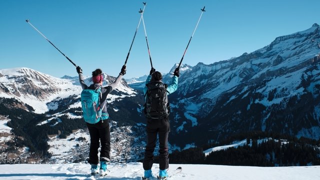Aktivitäten für Frauen mit den Skischulen der Region